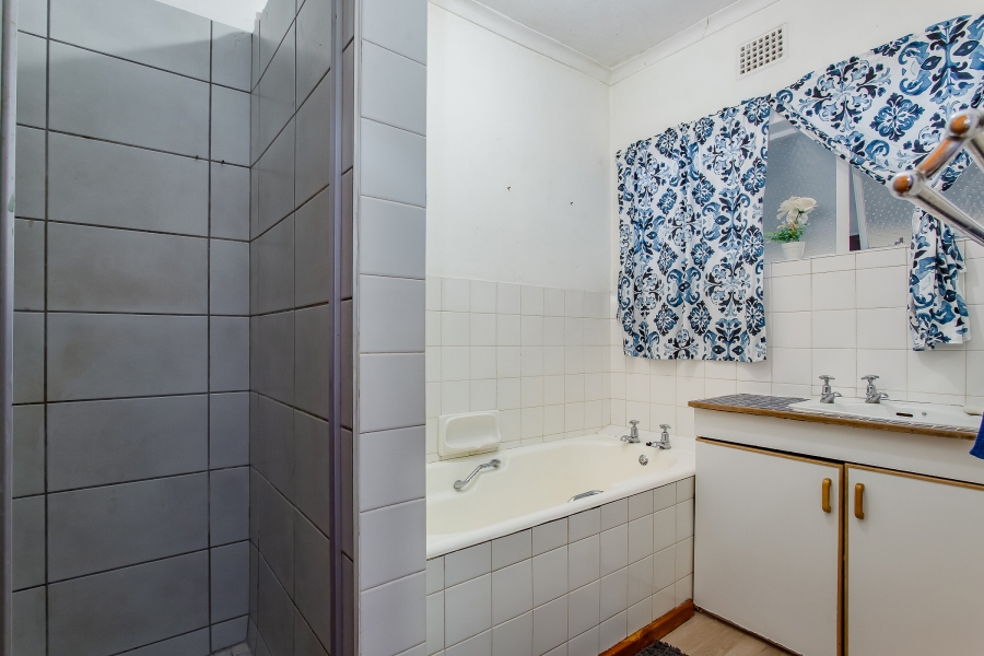 3 Bedroom Property for Sale in Lemoenkloof Western Cape